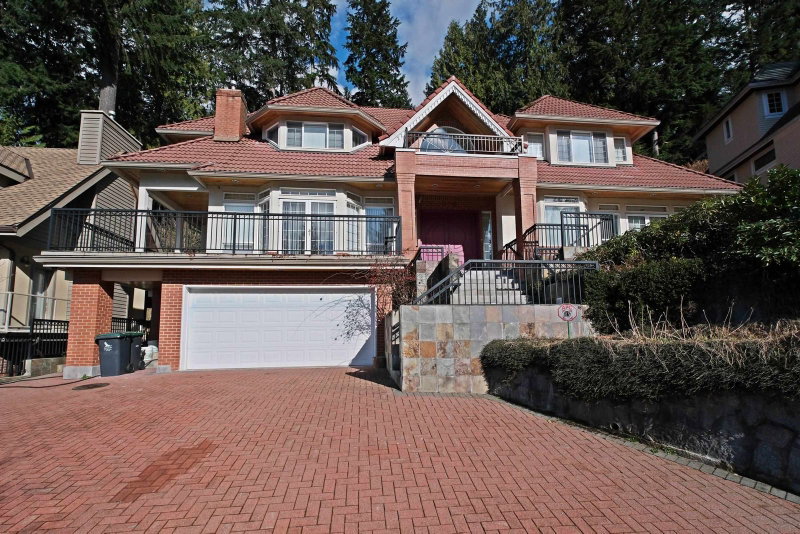 4989 Chalet Place