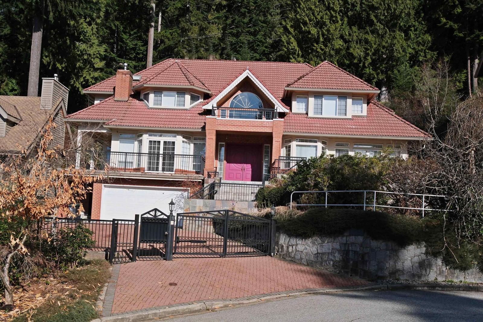 Listing Image 4