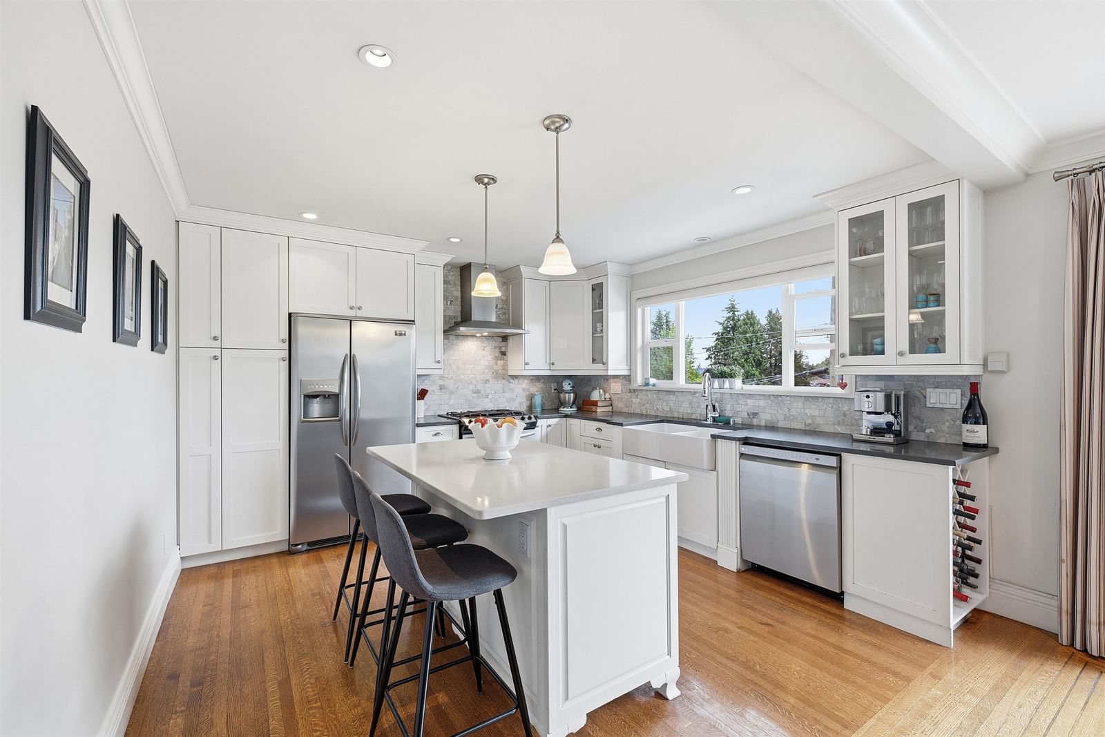 Listing Image 9