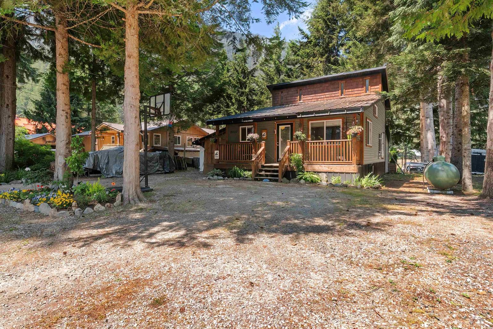 Listing Image 4