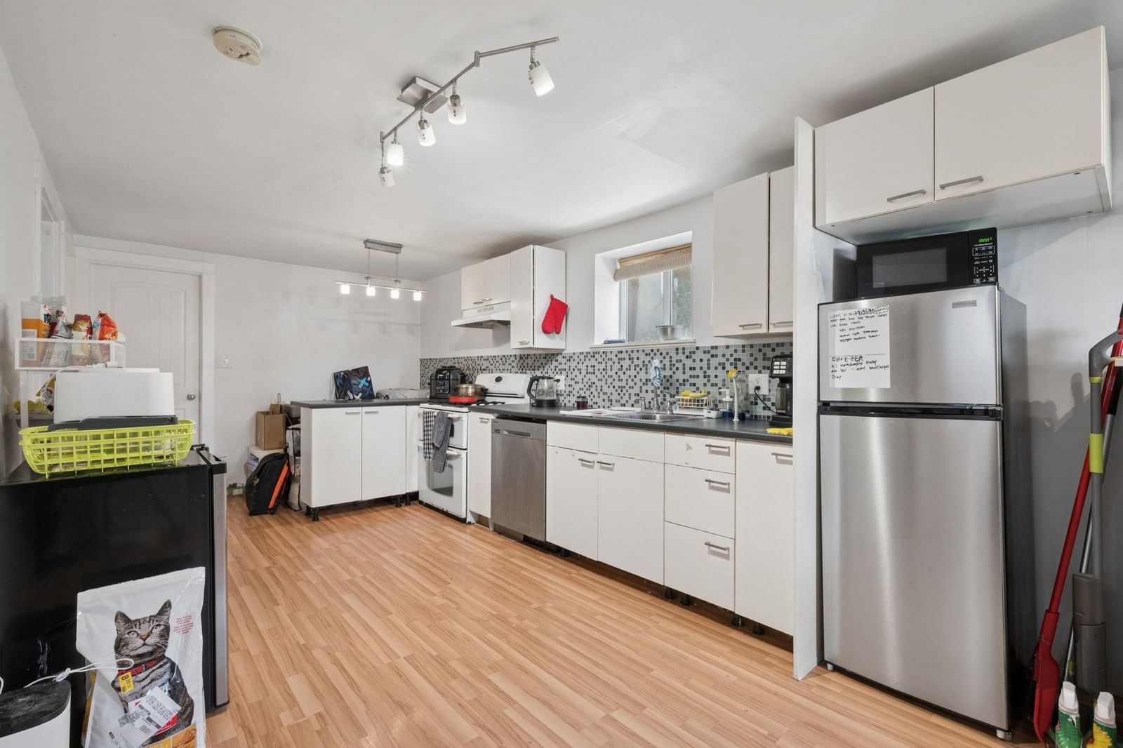 Listing Image 19