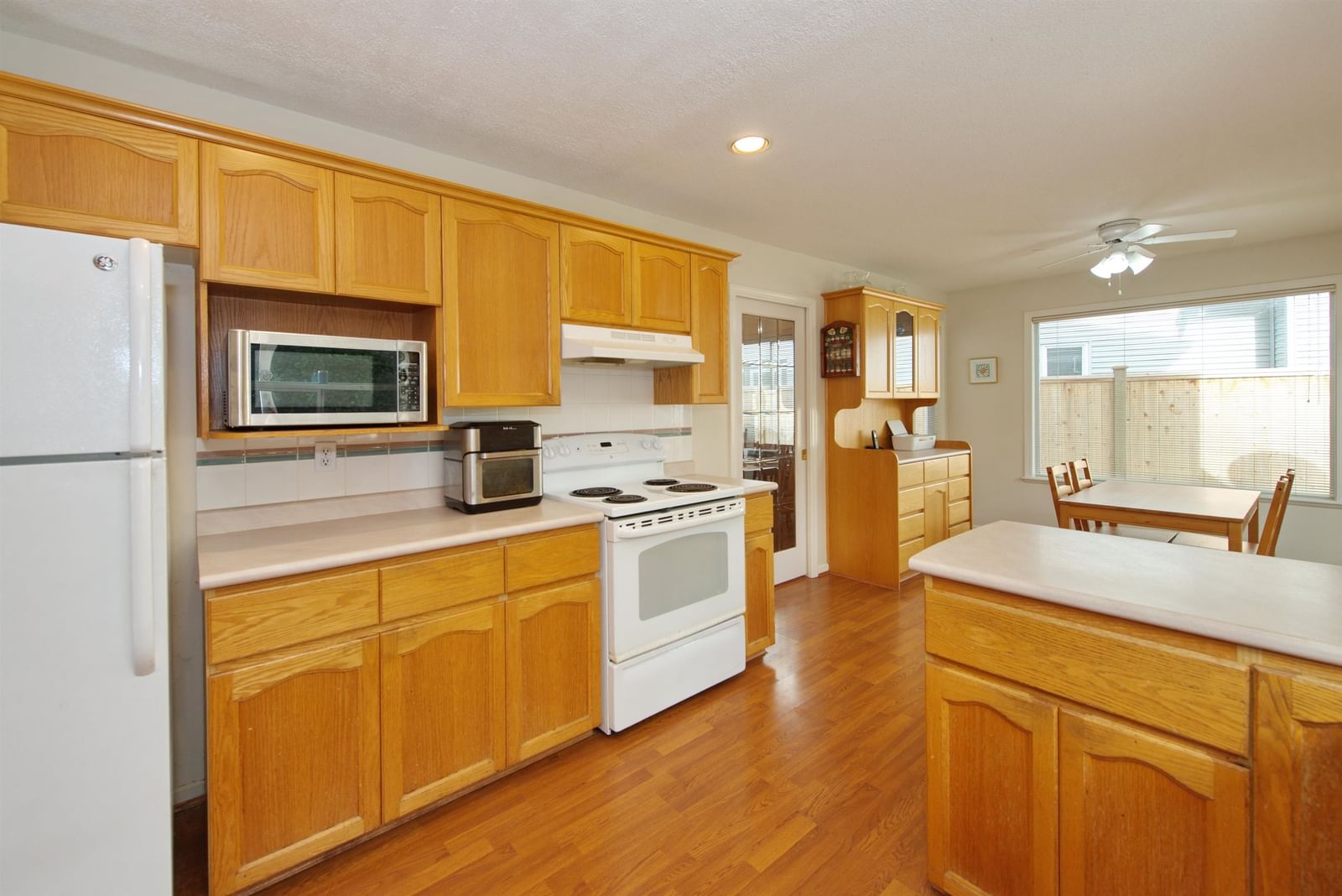 Listing Image 12