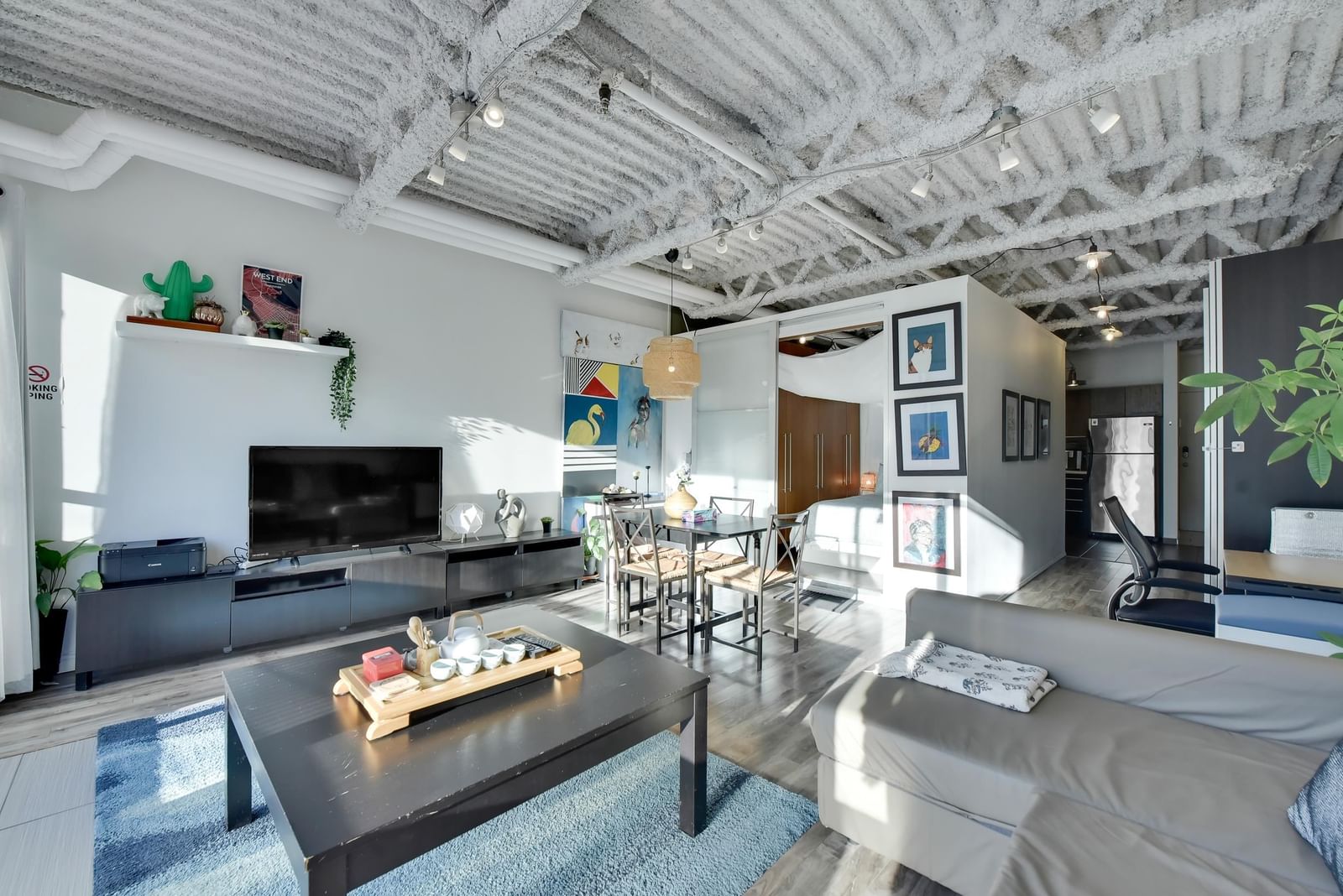 Listing Image 12