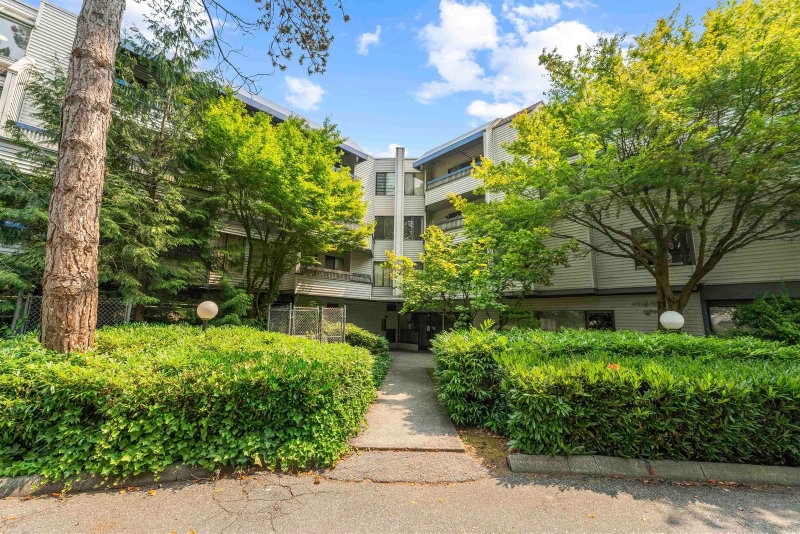 302 - 5800 Cooney Road