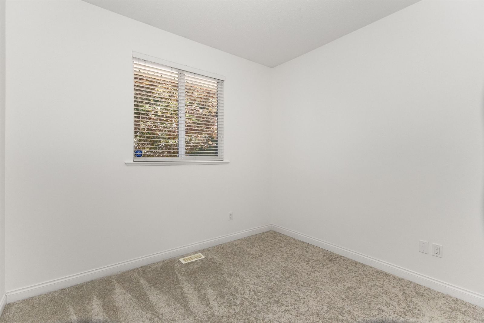 Listing Image 30