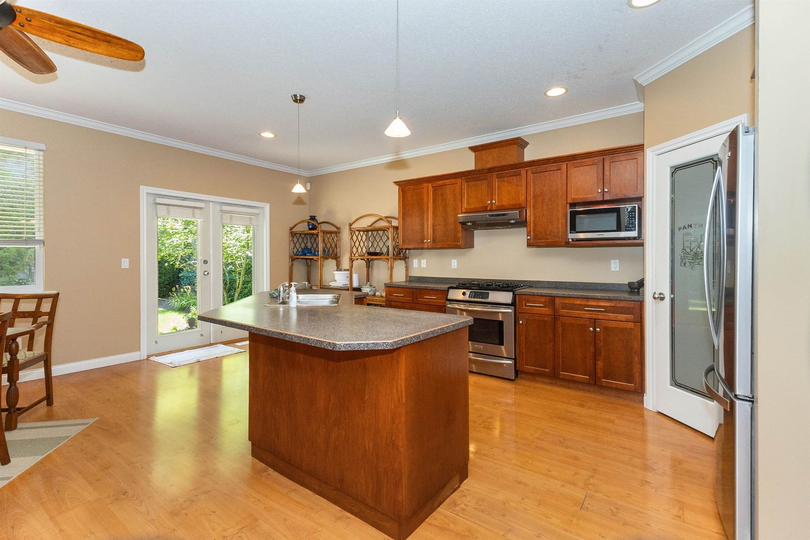 Listing Image 4
