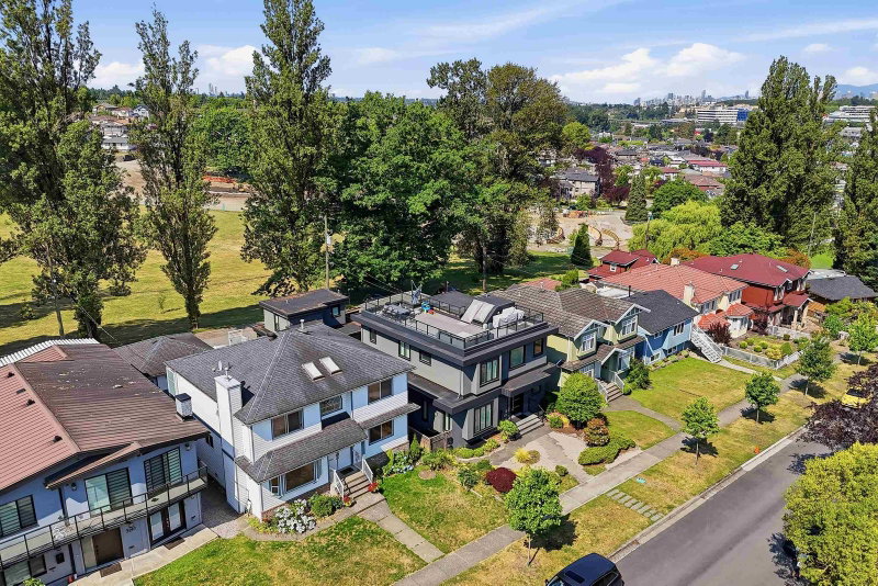 3287 Matapan Crescent
