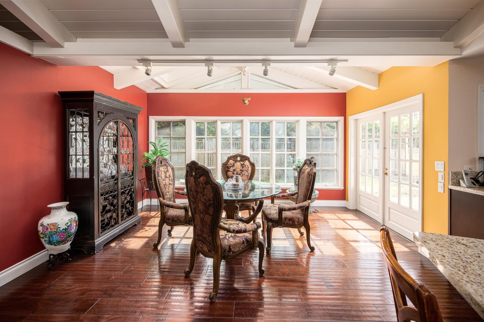 Listing Image 15