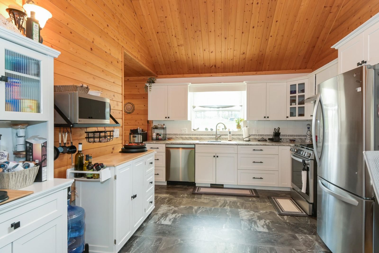 Listing Image 10