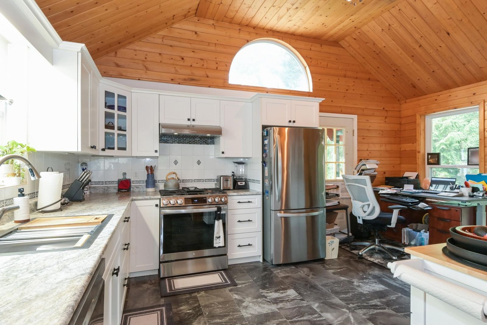Listing Image 9
