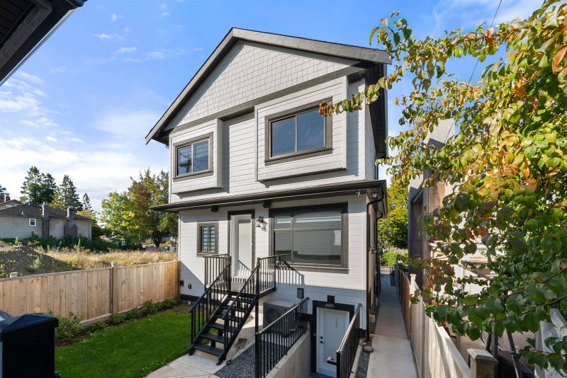 4318 Nanaimo Street