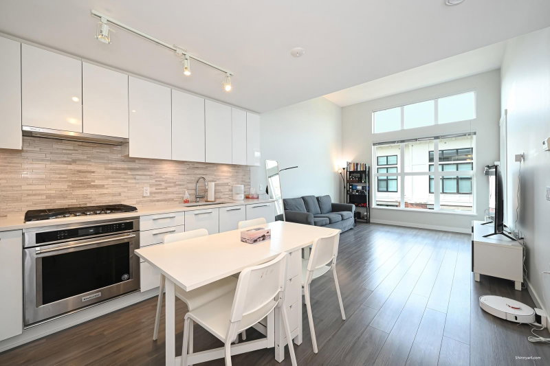 427 - 9551 Alexandra Road