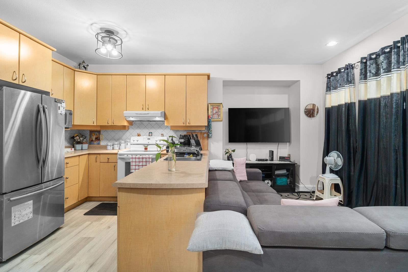Listing Image 9