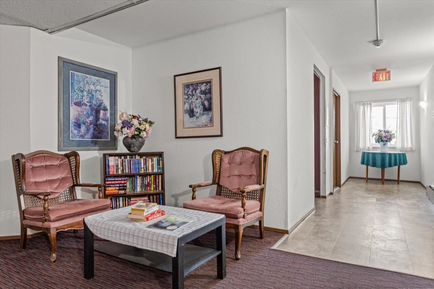 Listing Image 4