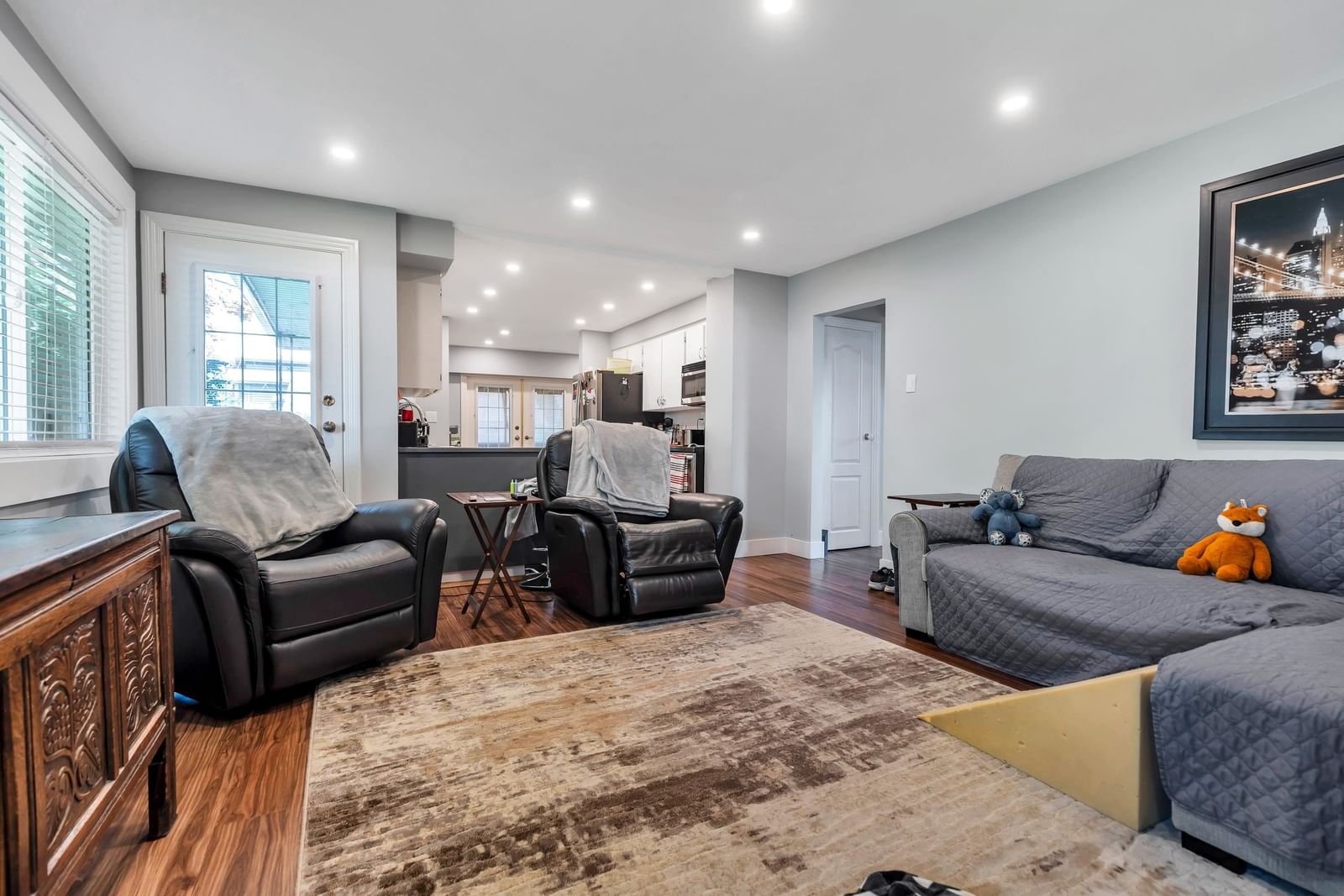 Listing Image 19