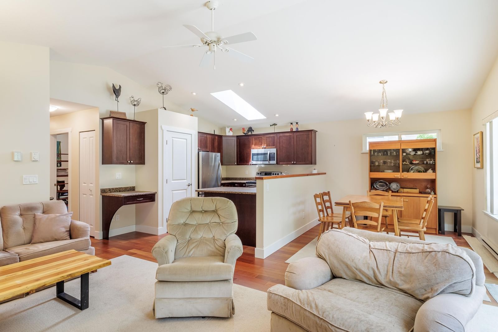 Listing Image 12