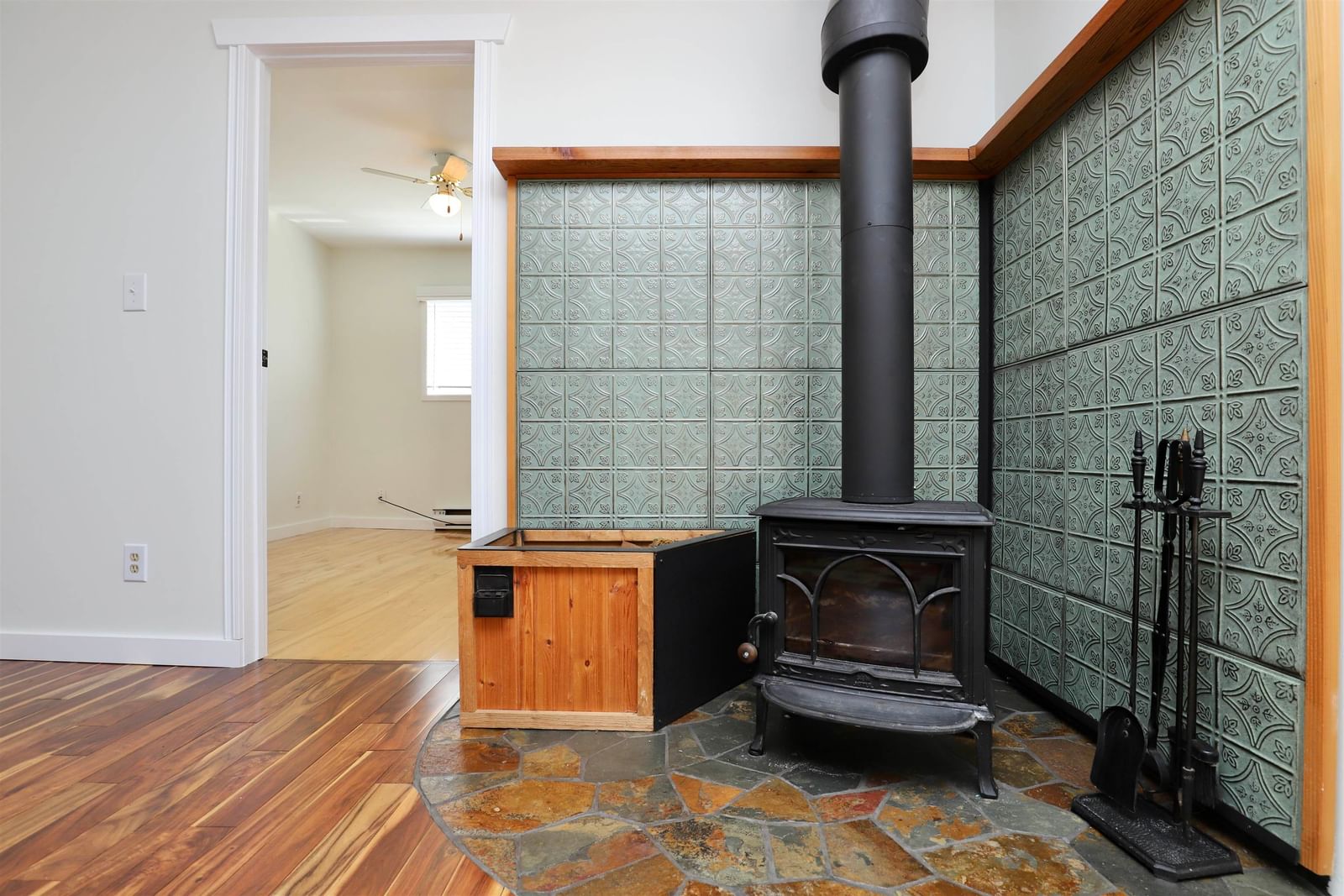 Listing Image 12