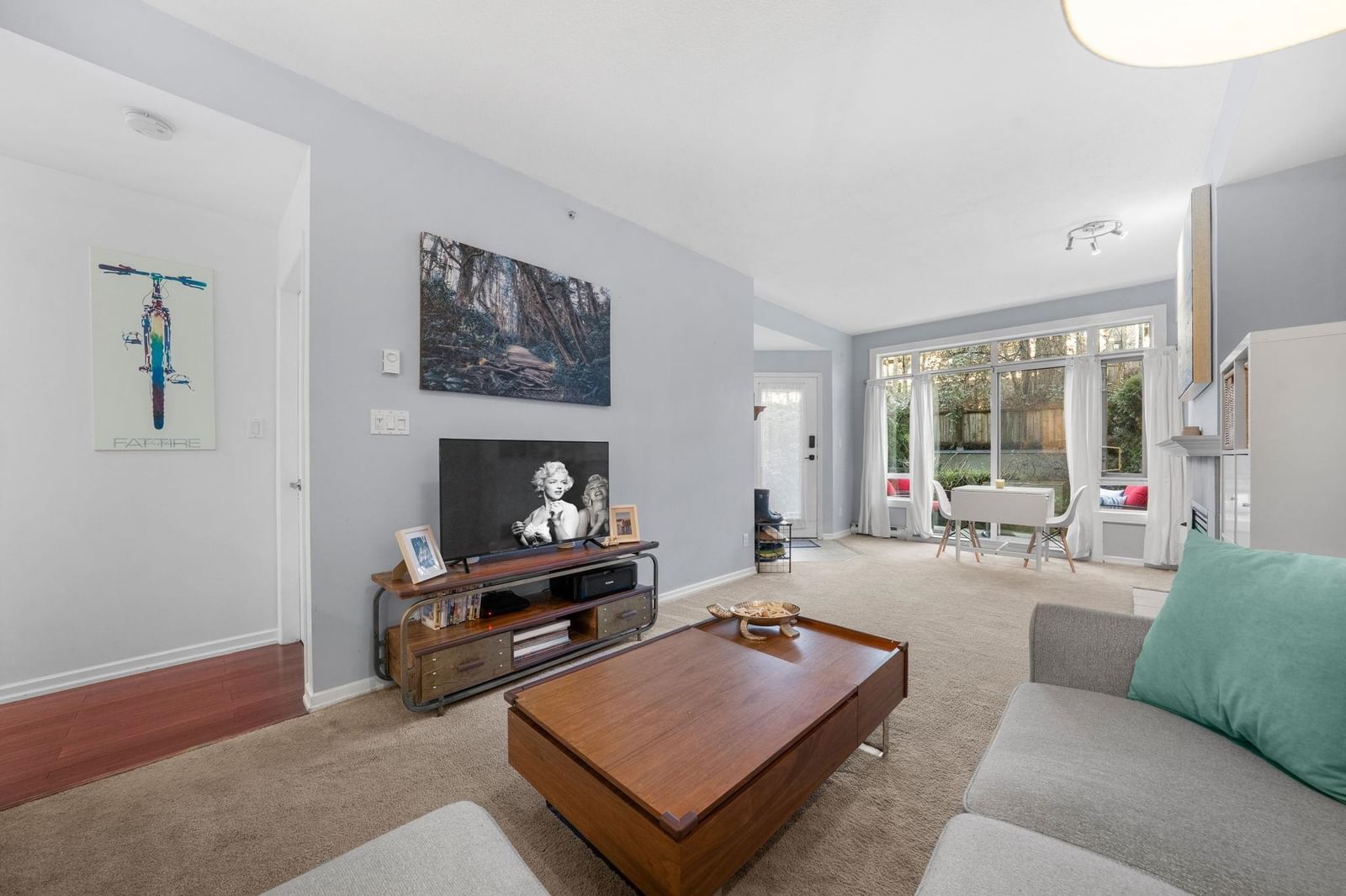 Listing Image 4