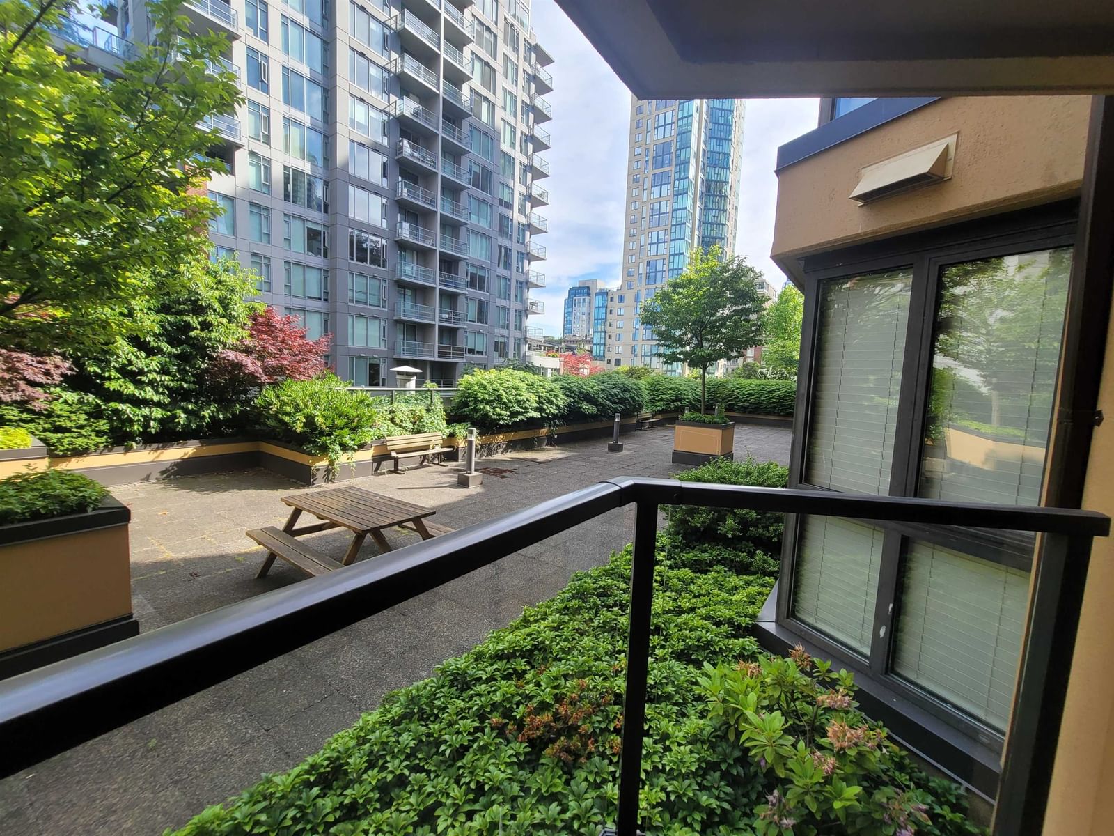Listing Image 12