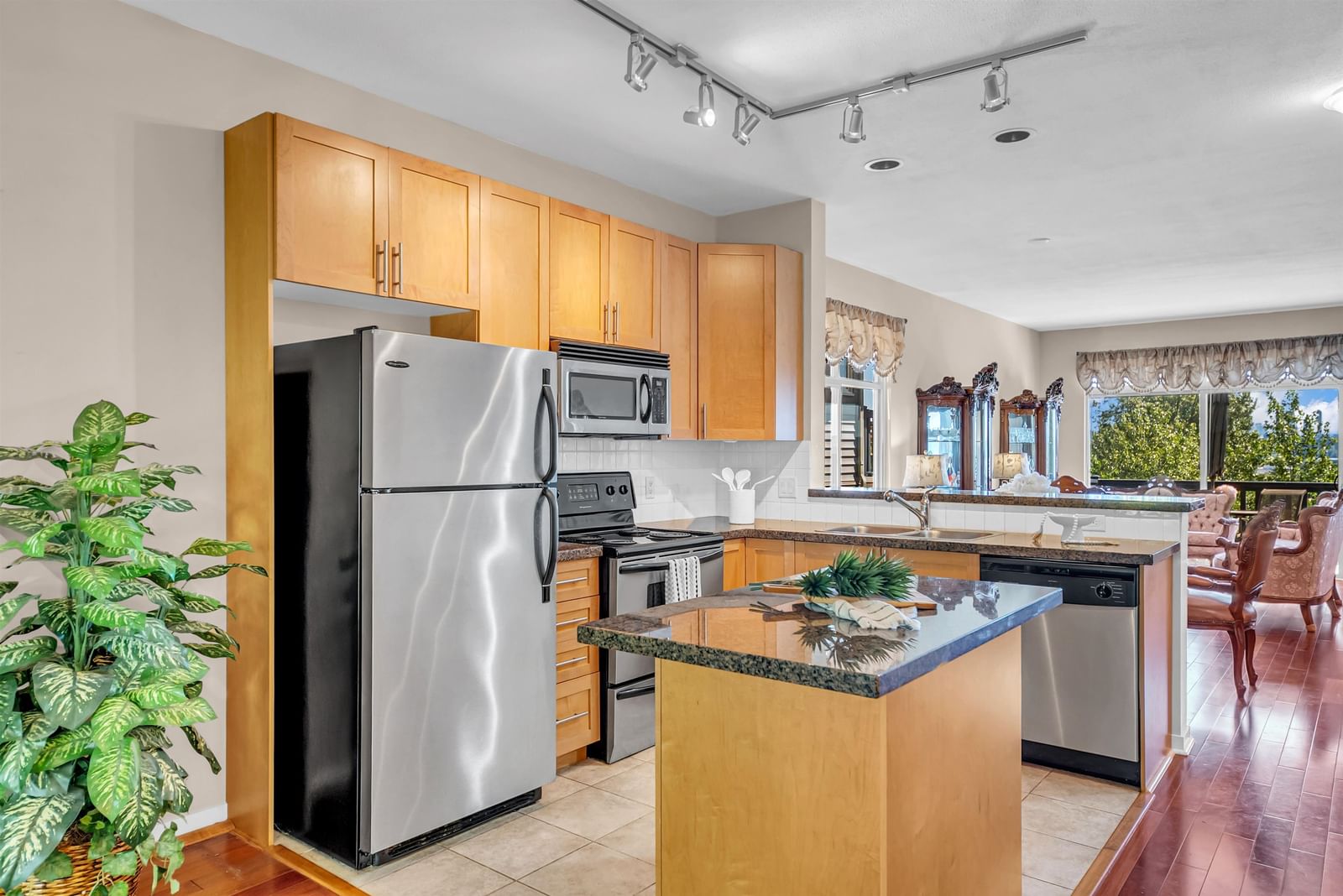 Listing Image 10