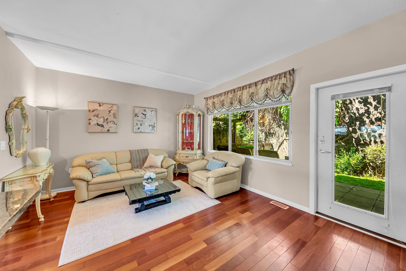 Listing Image 11