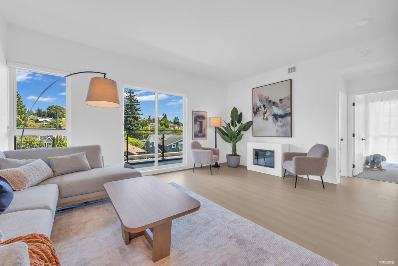 510 - 422 3rd Street E