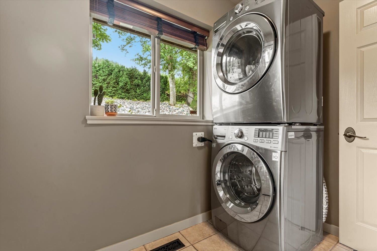 Listing Image 28