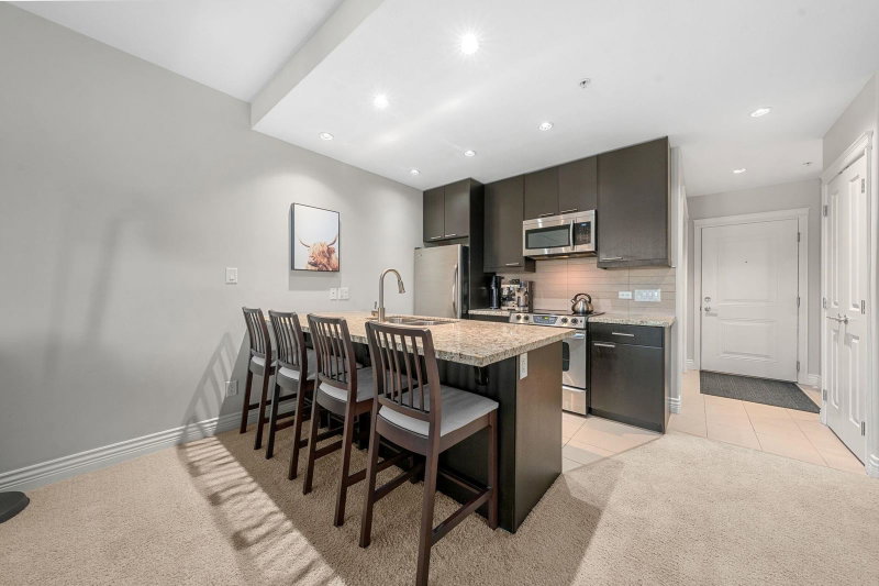 203 - 2970 King George Boulevard