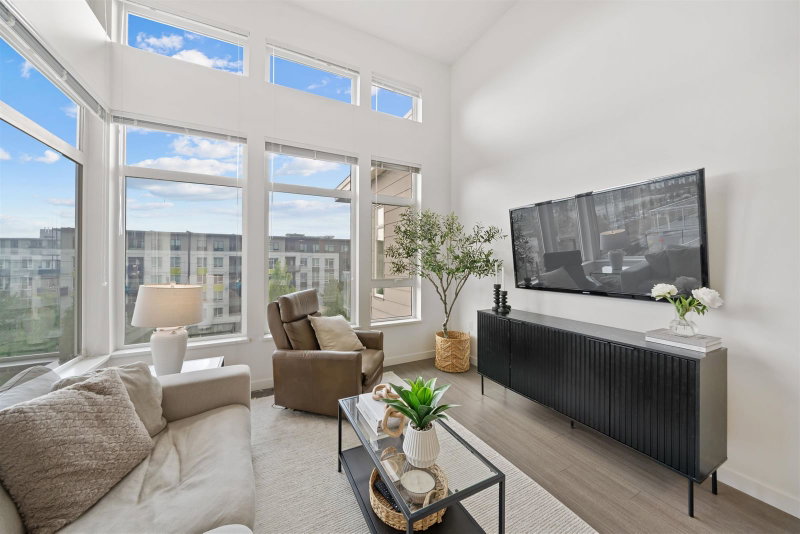 502 - 3263 Pierview Crescent