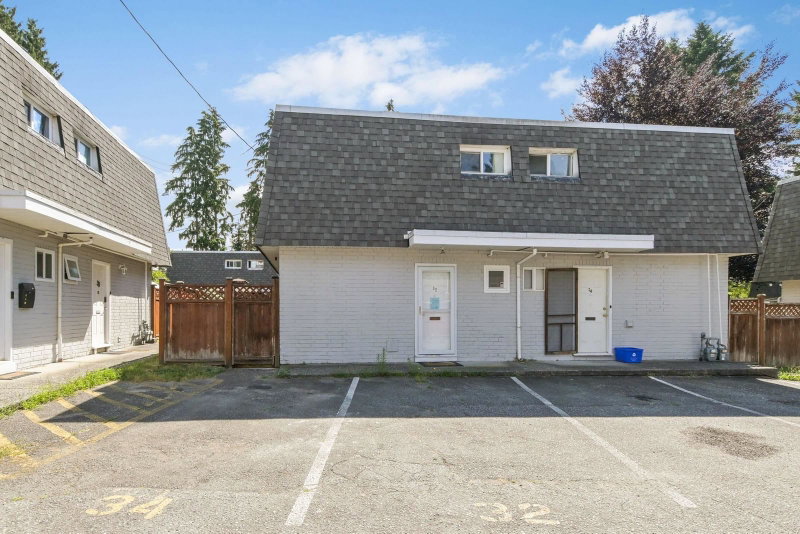 32 - 21555 Dewdney Trunk Road