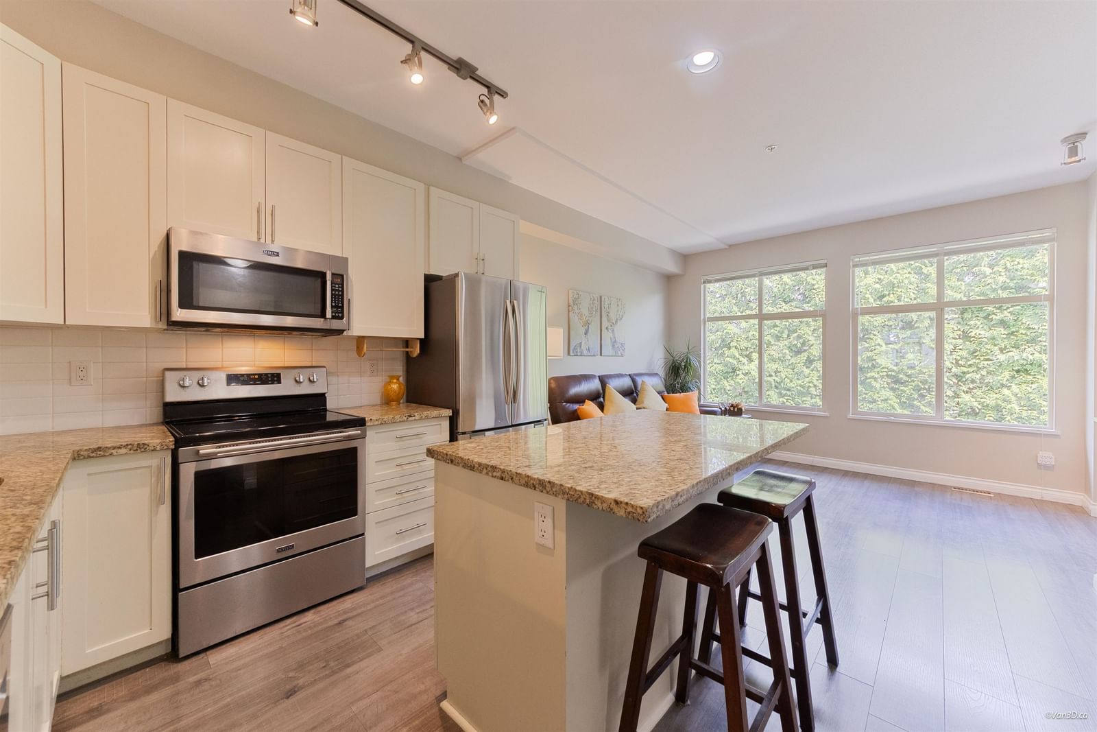 Listing Image 10