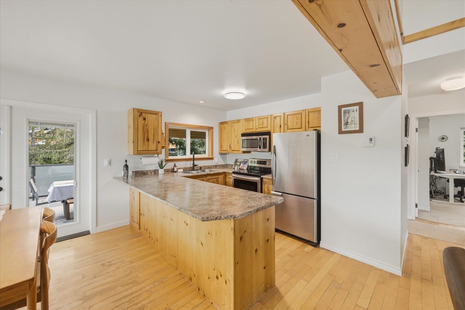 Listing Image 11