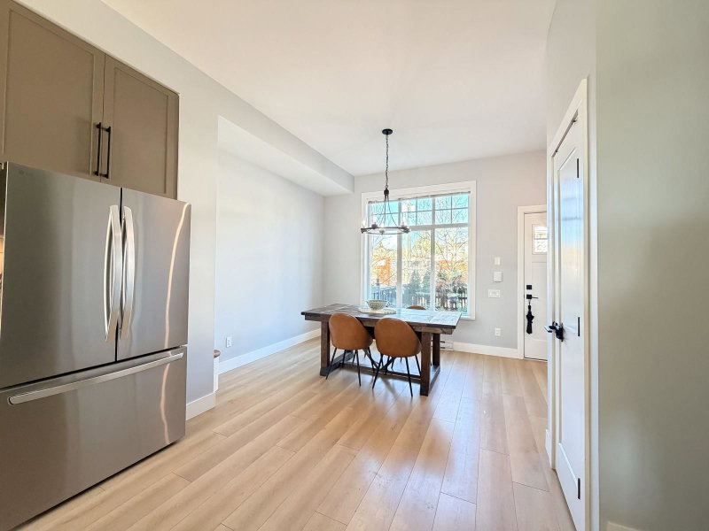 43 - 3552 Victoria Drive