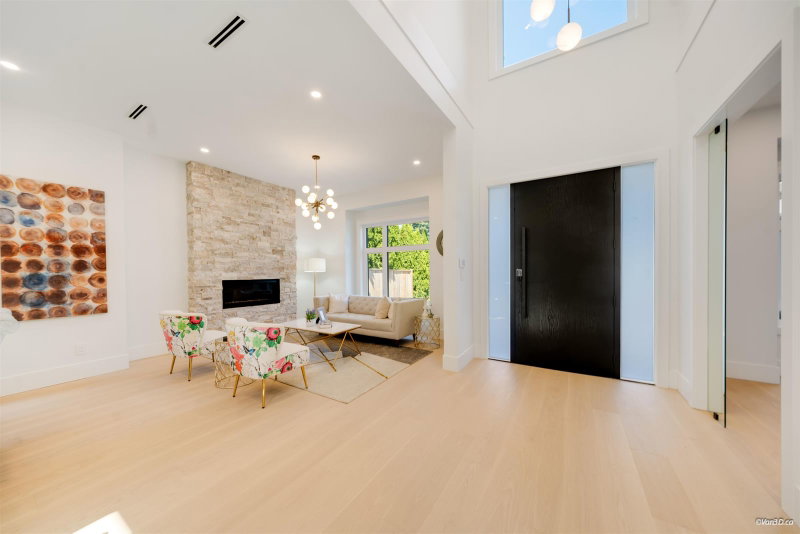 13030 15 Avenue