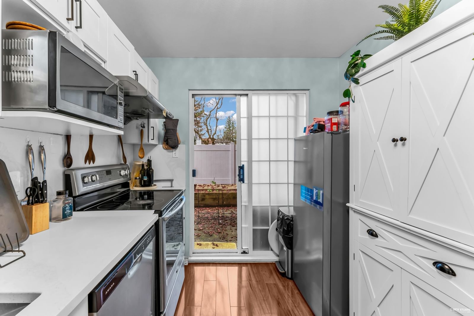 Listing Image 12