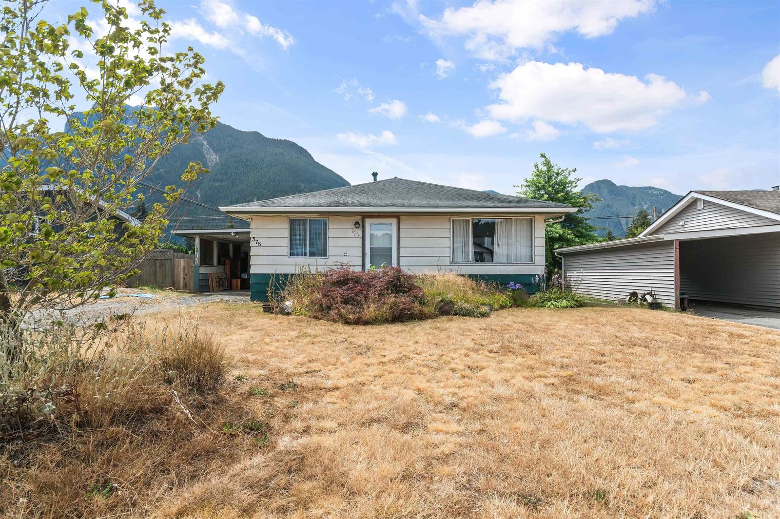 Listing photo 2