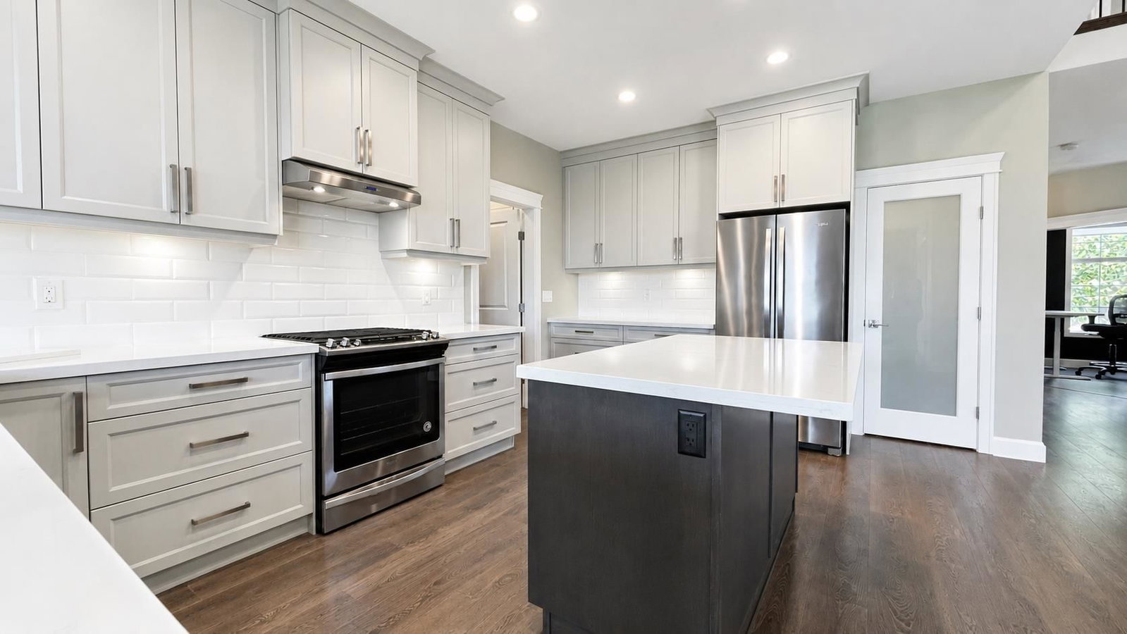 Listing Image 10