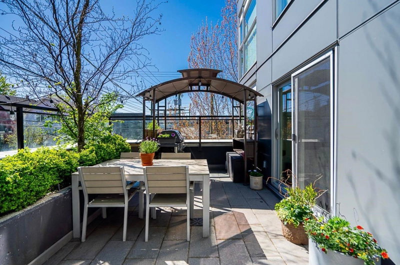 210 - 1588 Hastings Street E