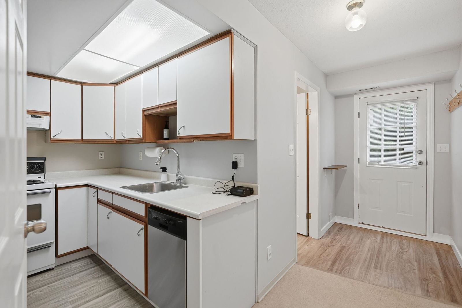 Listing Image 18