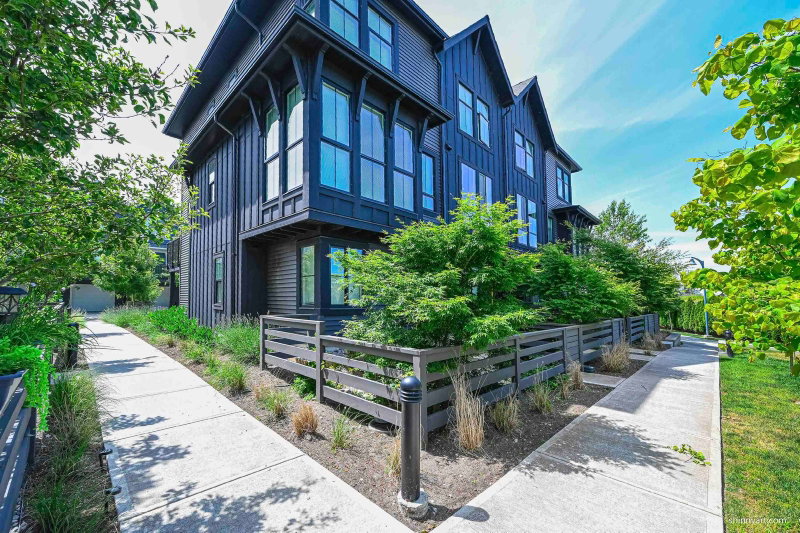 36 - 4726 Orca Way