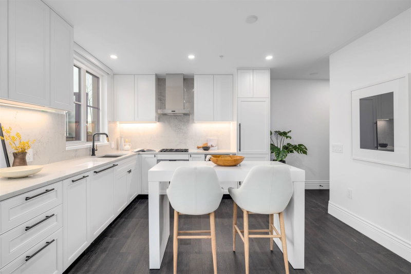 404 - 2096 47th Avenue W