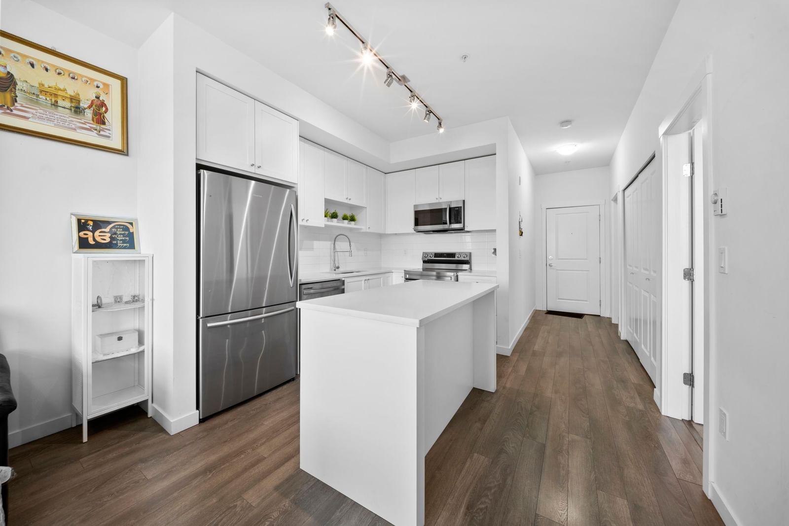 Listing Image 12
