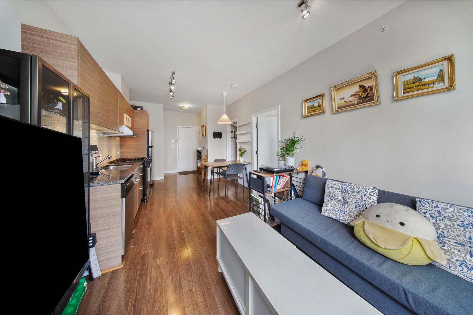 Listing Image 3