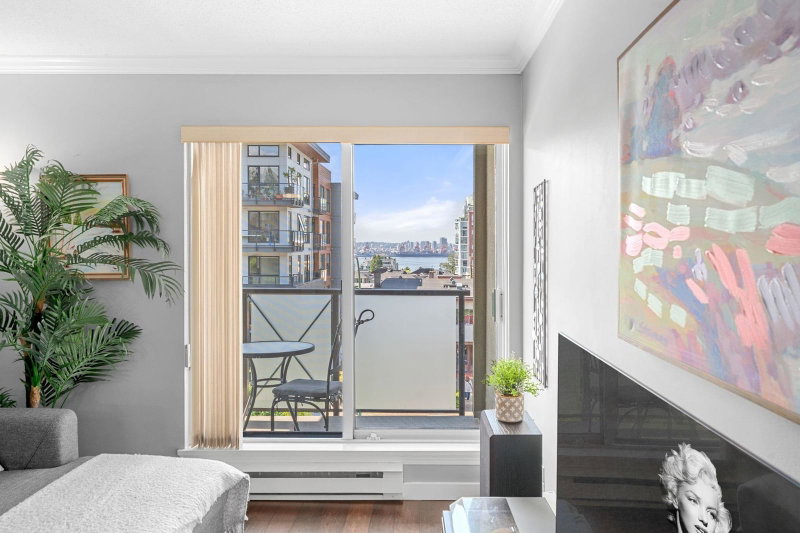302 - 140 4th Street E