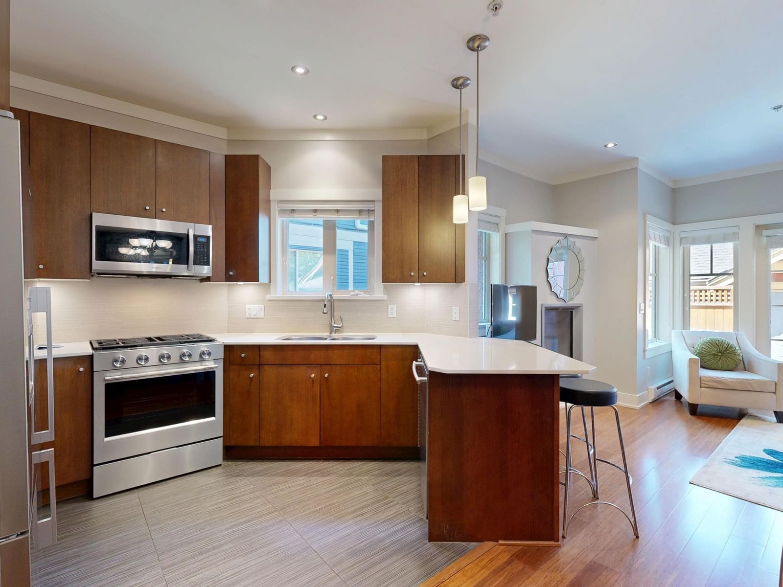 Listing Image 9