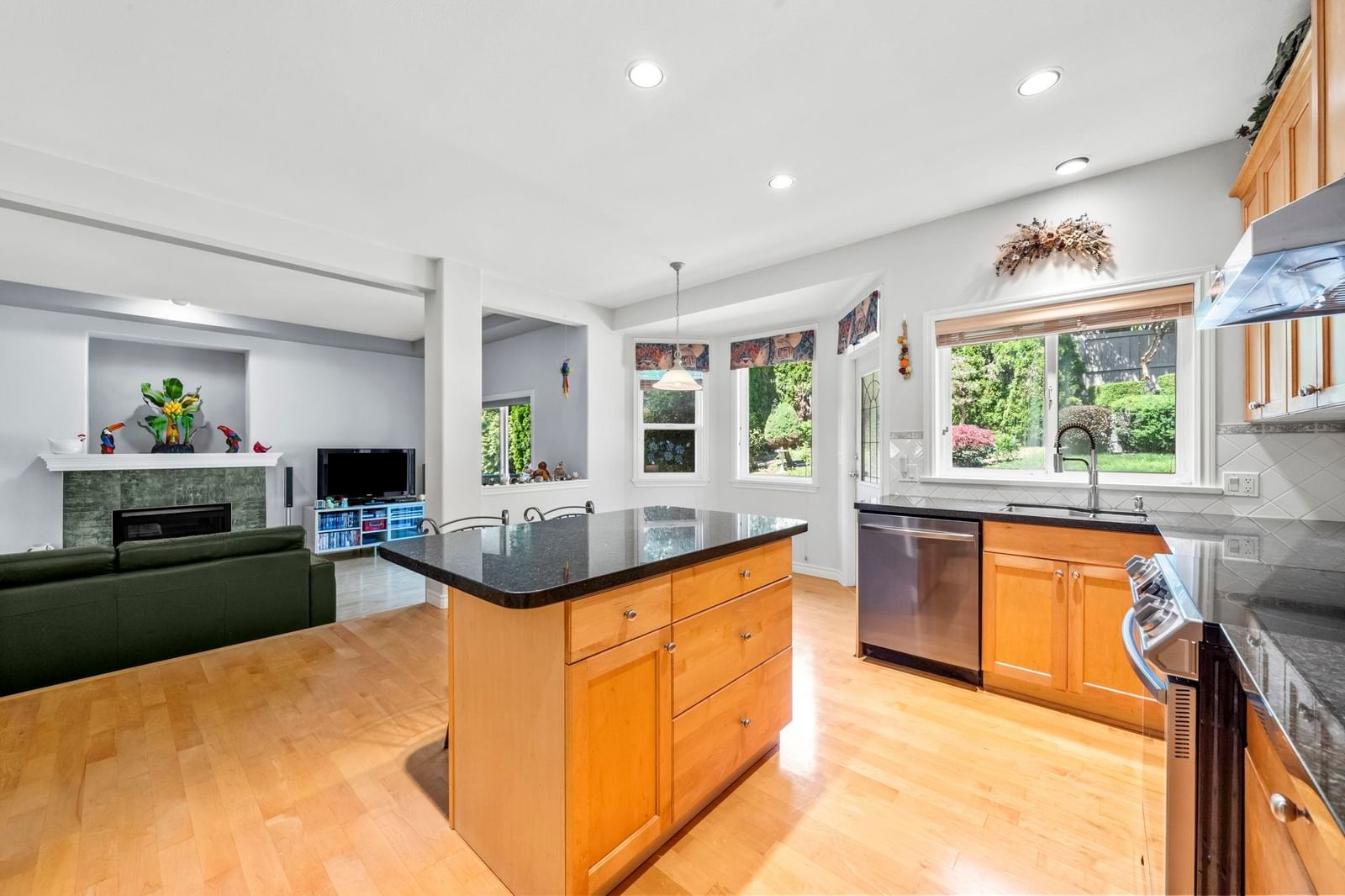 Listing Image 10