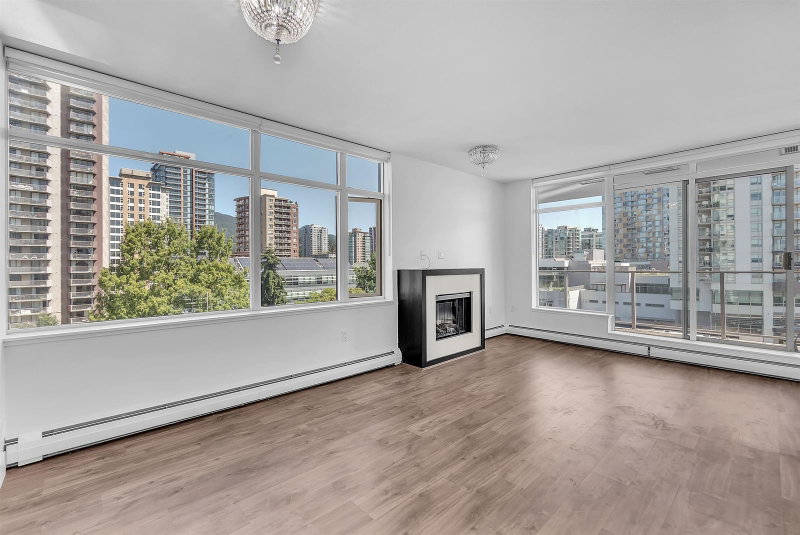 802 - 158 13th Street W