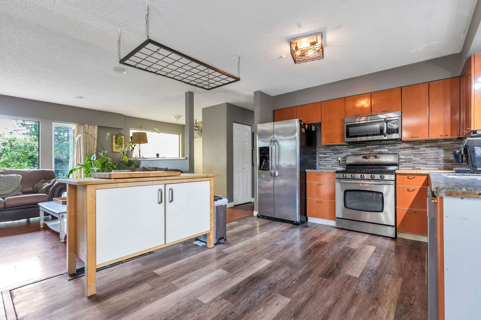 Listing Image 10