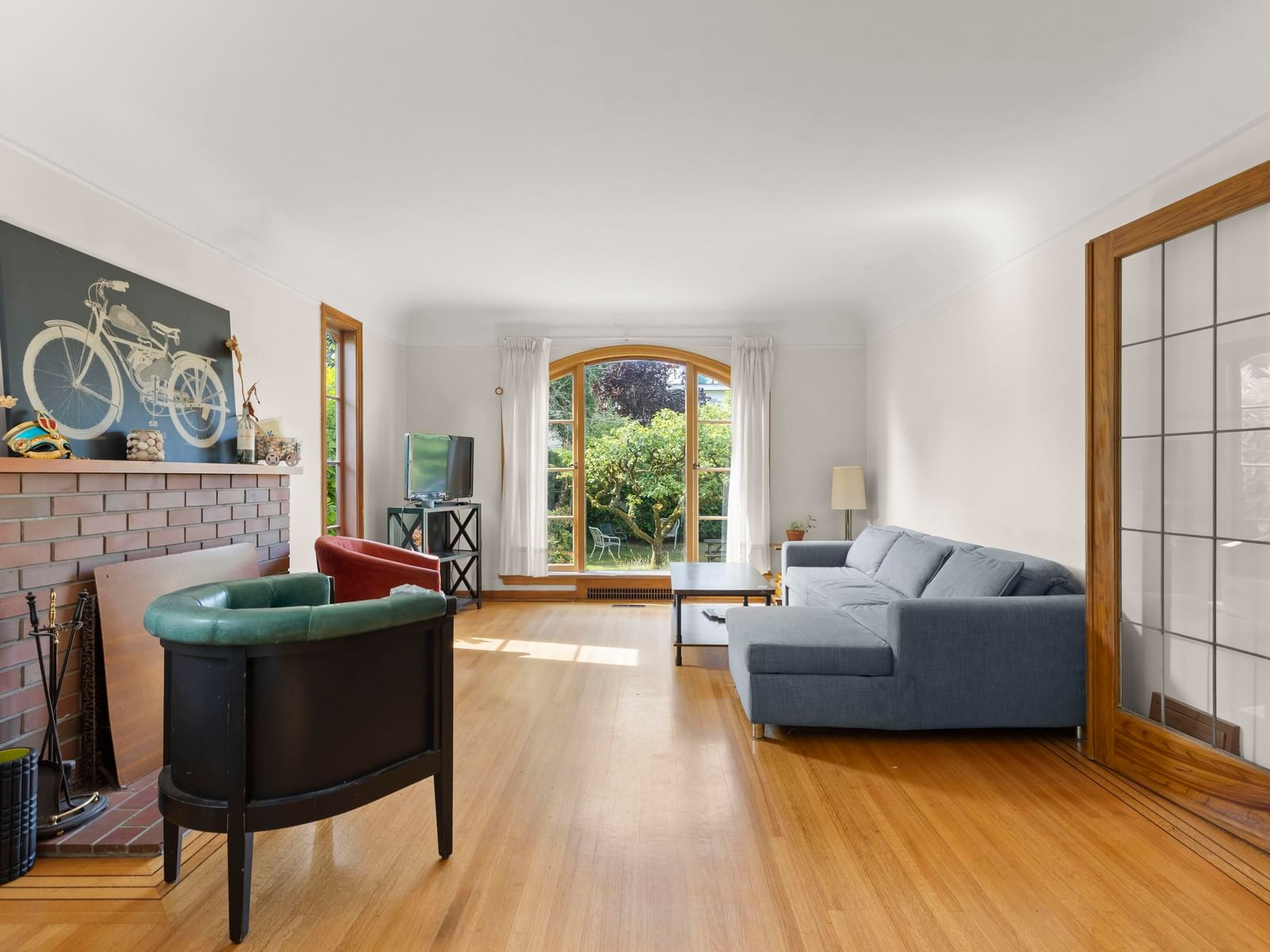Listing Image 4
