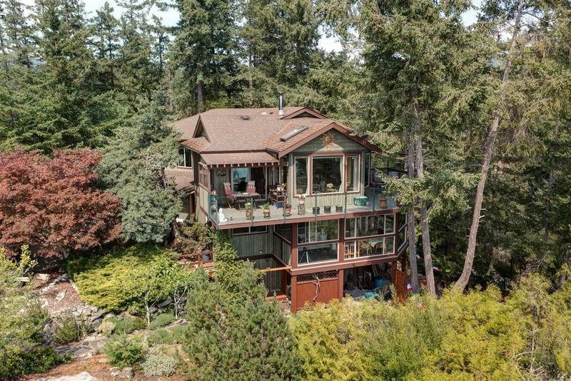 5475 Hydaway Place, Halfmoon Bay, British Columbia
